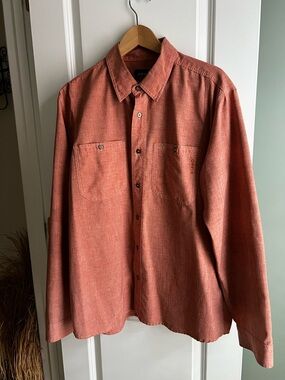 Orvis Men's Tech Chambray Work Shirt LS Button-Up in Rust Large